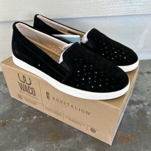 Waco Revitalign Black Flats Shoes Suede Carolina Stars Slip Ons Size 8B NEW